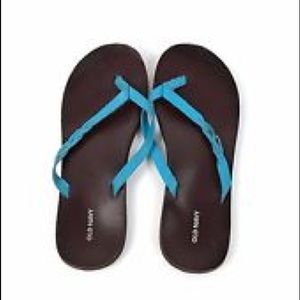 Old navy blue strap flip flops